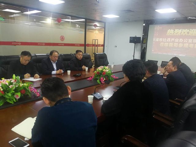 2月7日麟源牡丹總經理王連崗與深圳國商通控股集團簽署牡丹籽油等產品供應協(xié)議